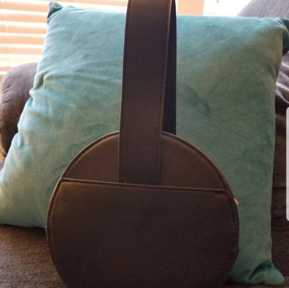 Round Purse - Picture 4 of 4